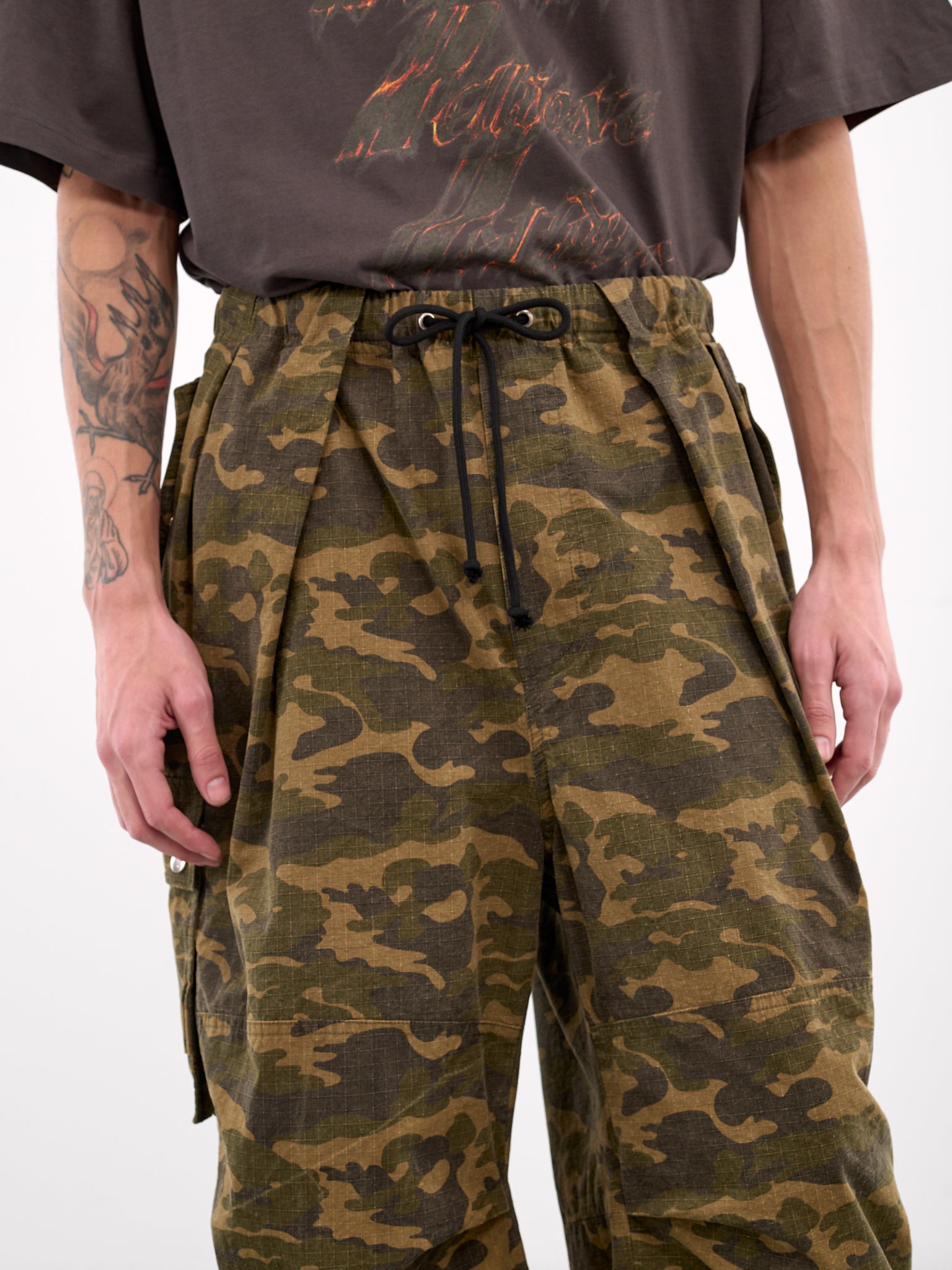 WE11DONE Camo Cargo Pants | H. Lorenzo - detail 1