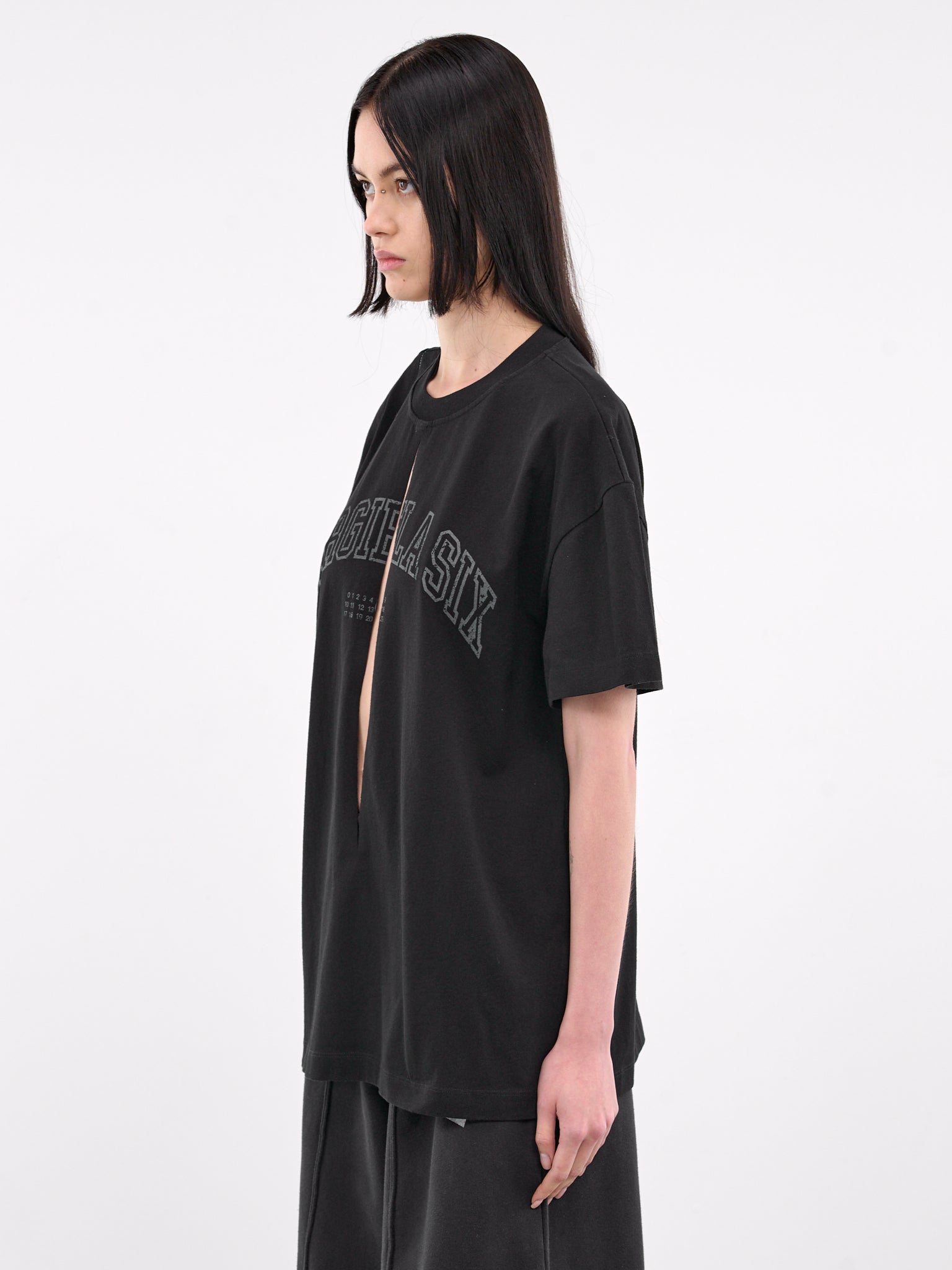 Cut-Out Graphic Tee (S52NF0012-M20050-BLACK)