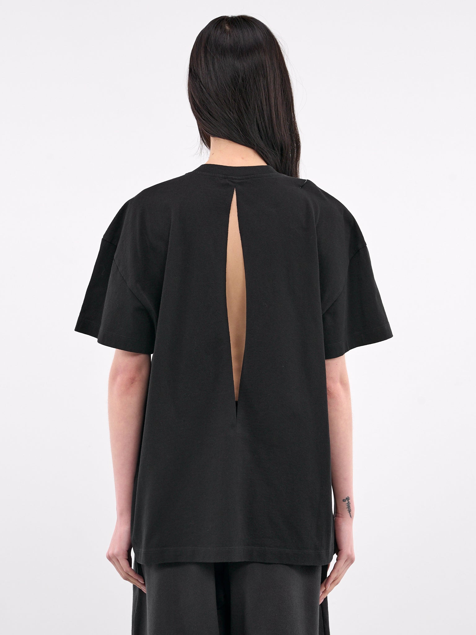 Cut-Out Graphic Tee (S52NF0012-M20050-BLACK)