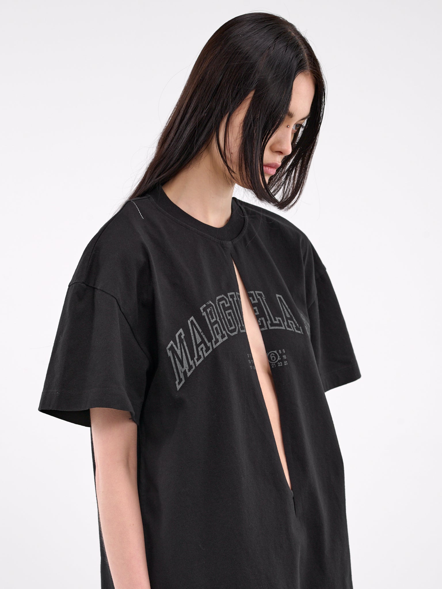 Cut-Out Graphic Tee (S52NF0012-M20050-BLACK)