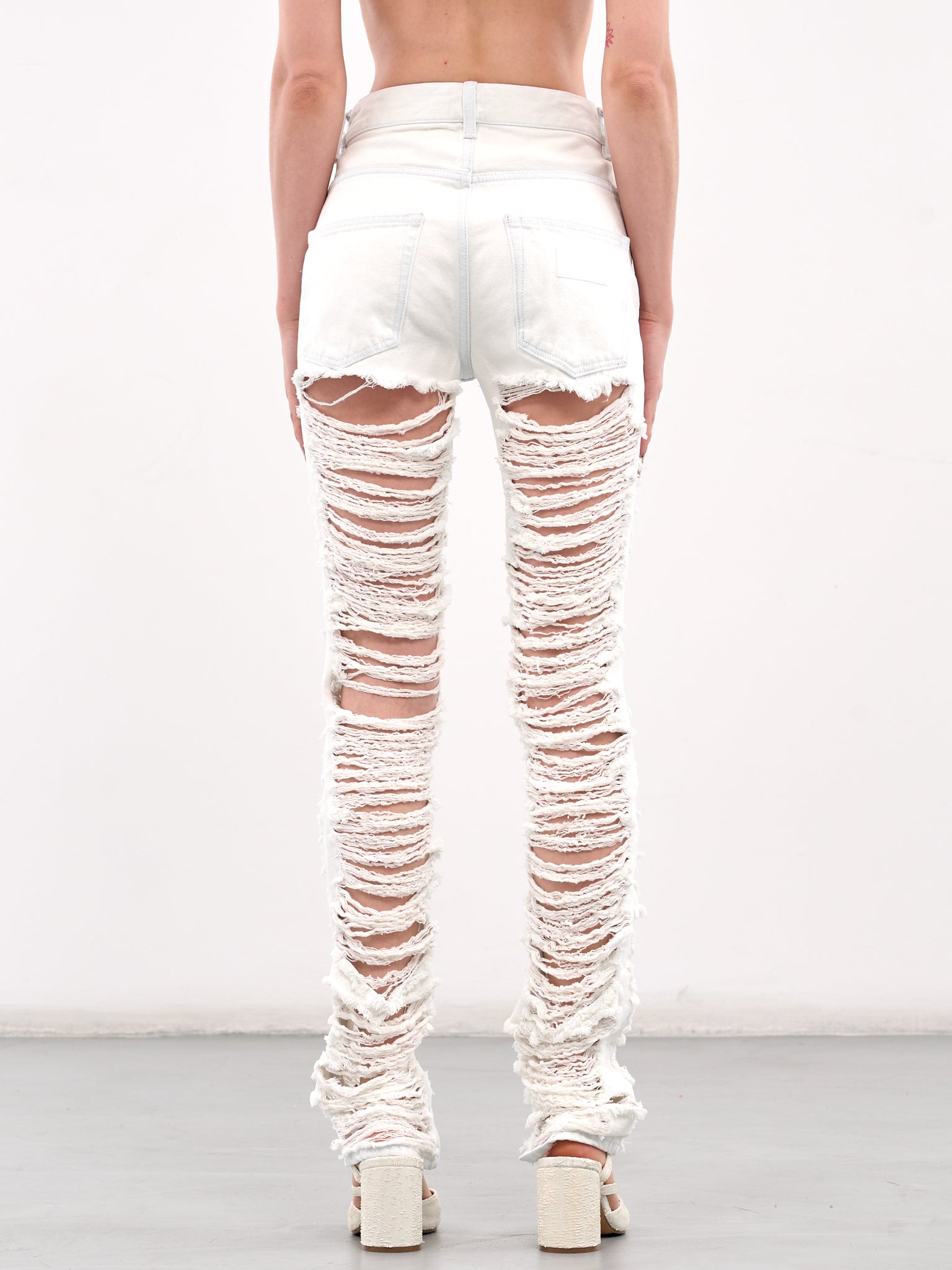 Distressed Jeans (S62LB0185-M30018-LIGHT-BLUE)