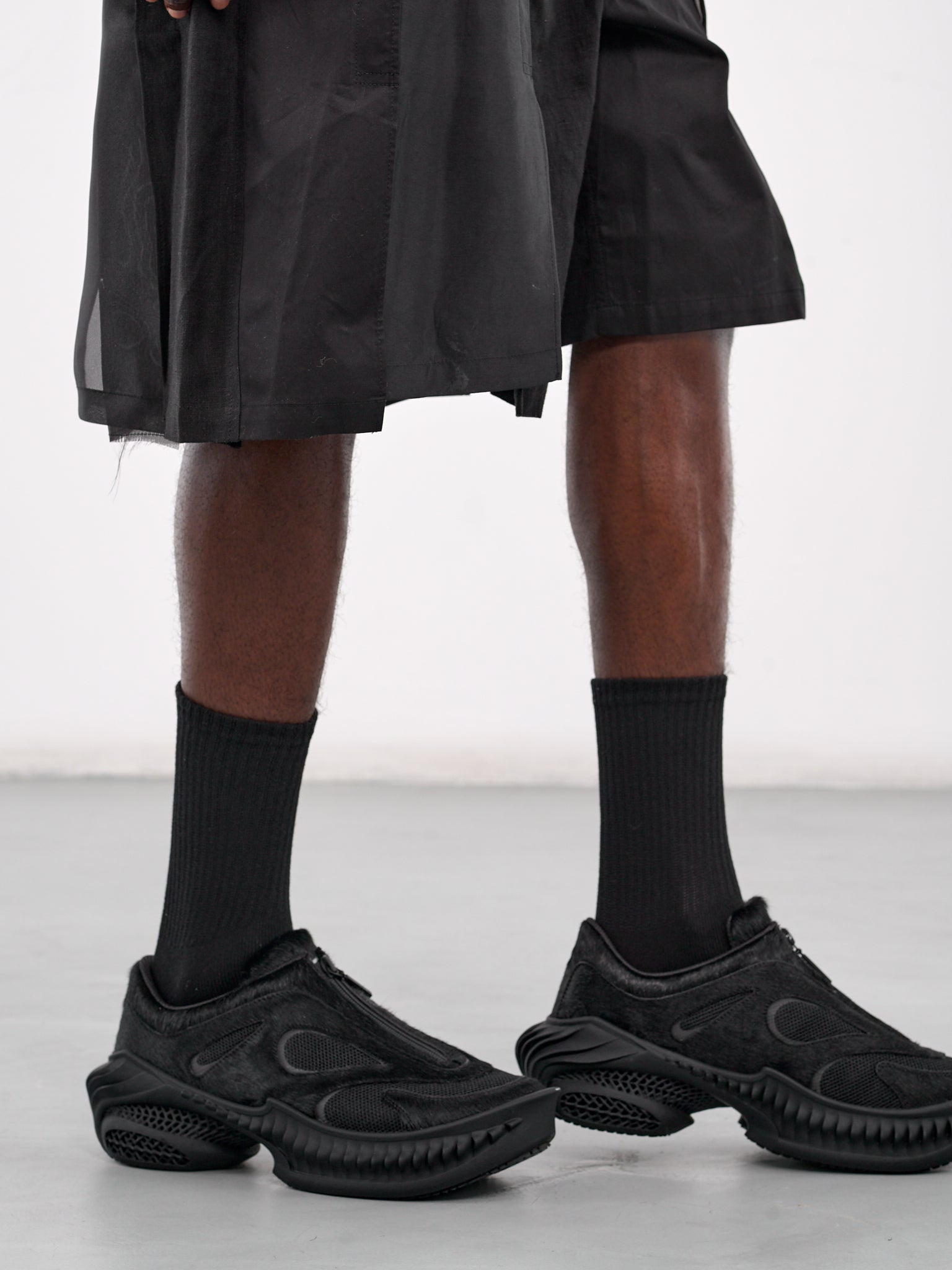 Asymmetrical Vertical Shorts (SSH3PT721BK-BLACK)