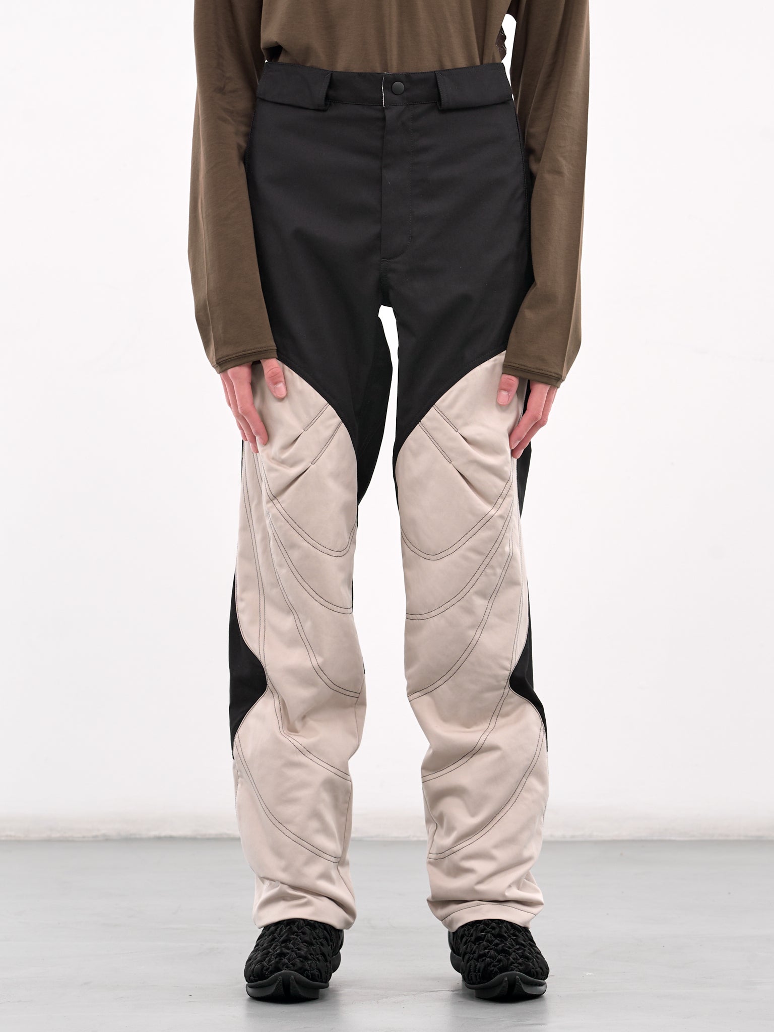 Solix Zip Trousers (T03-10-BLACK-SABLE-SEEDPEARL)