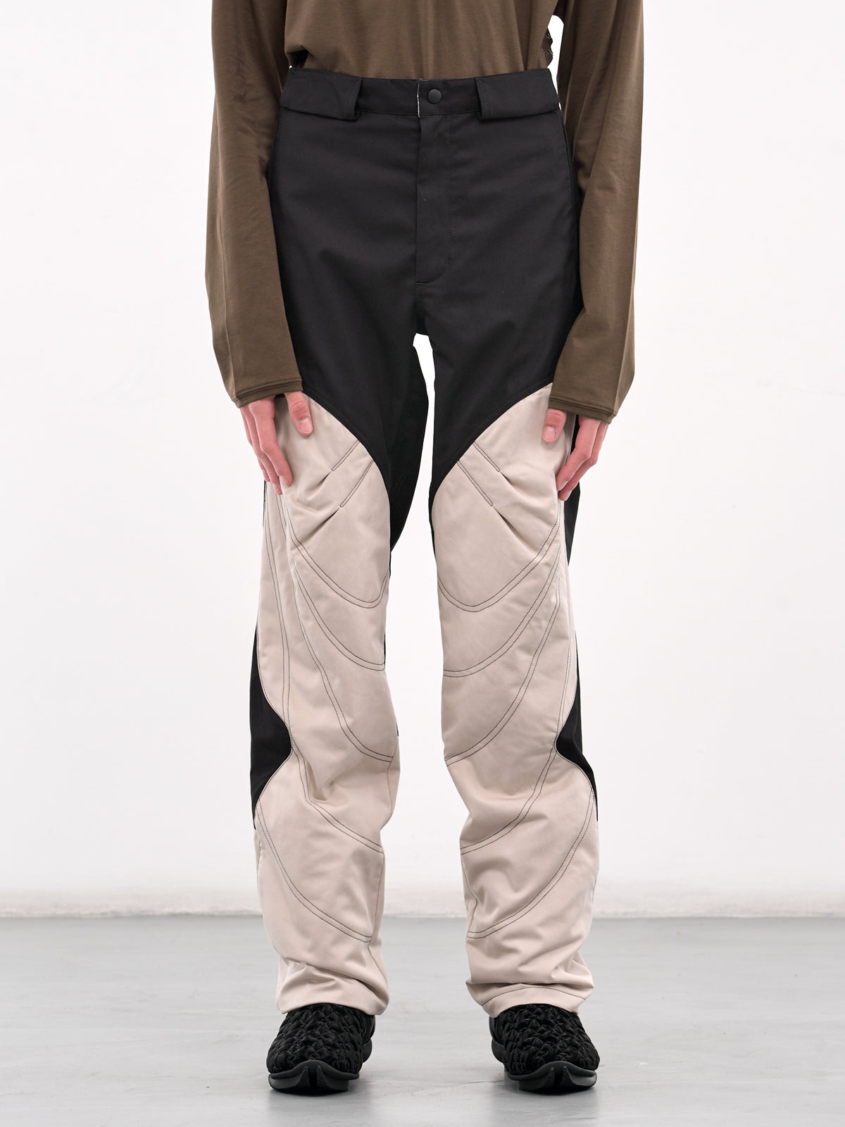 Solix Zip Trousers (T03-10-BLACK-SABLE-SEEDPEARL)