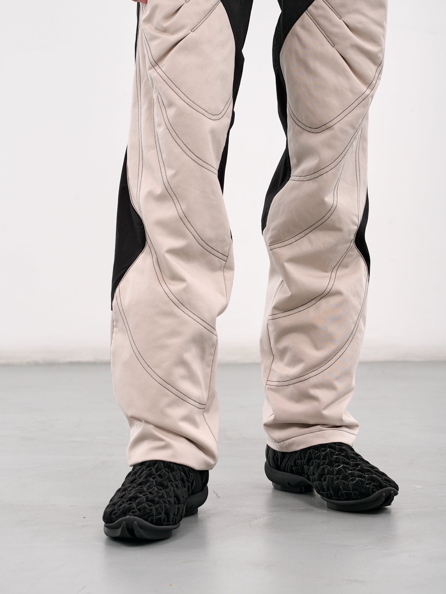 Solix Zip Trousers (T03-10-BLACK-SABLE-SEEDPEARL)