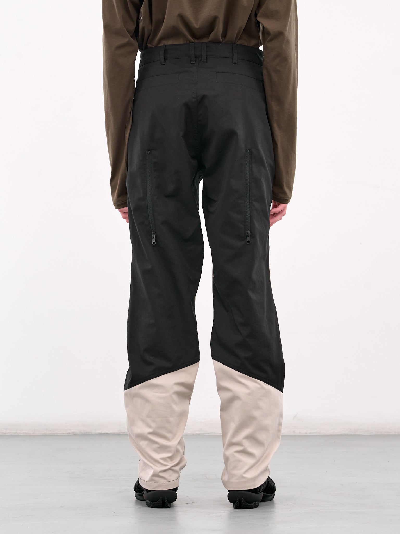 Solix Zip Trousers (T03-10-BLACK-SABLE-SEEDPEARL)