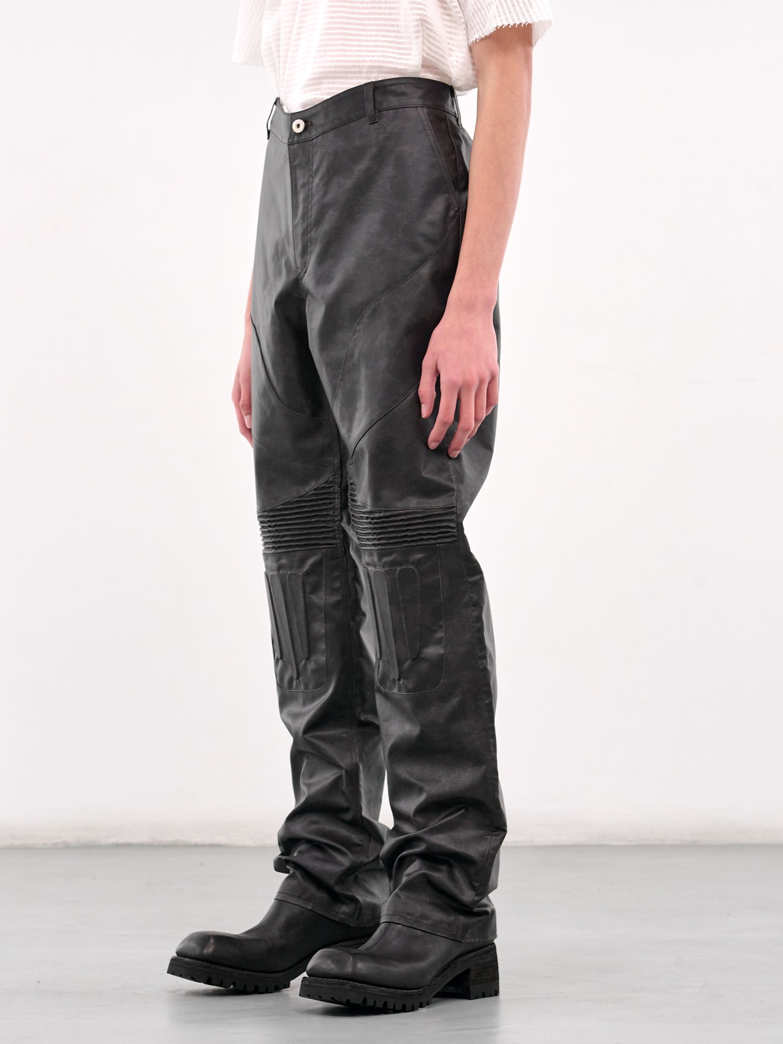 Embossing Faux Leather Trousers (T08-BLACK)