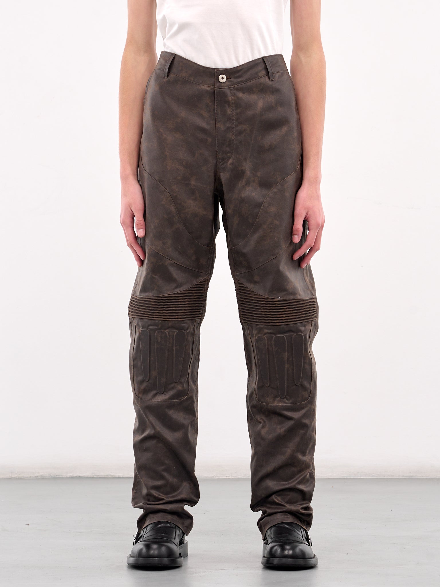 Embossing Faux Leather Trousers (T09-BROWN)