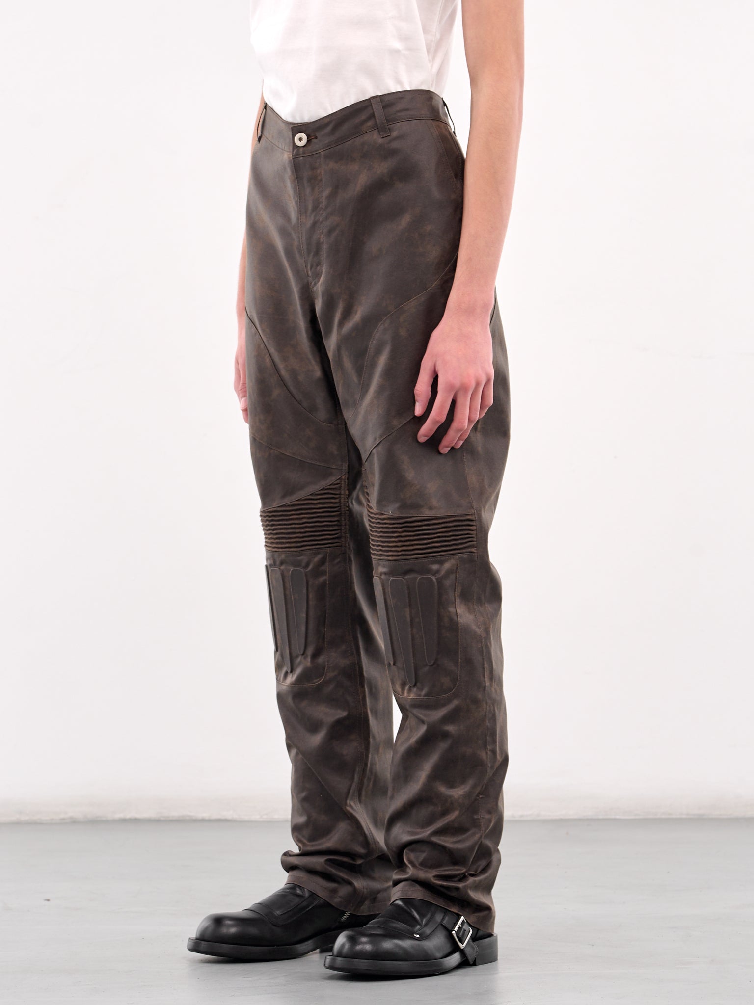 Embossing Faux Leather Trousers (T09-BROWN)