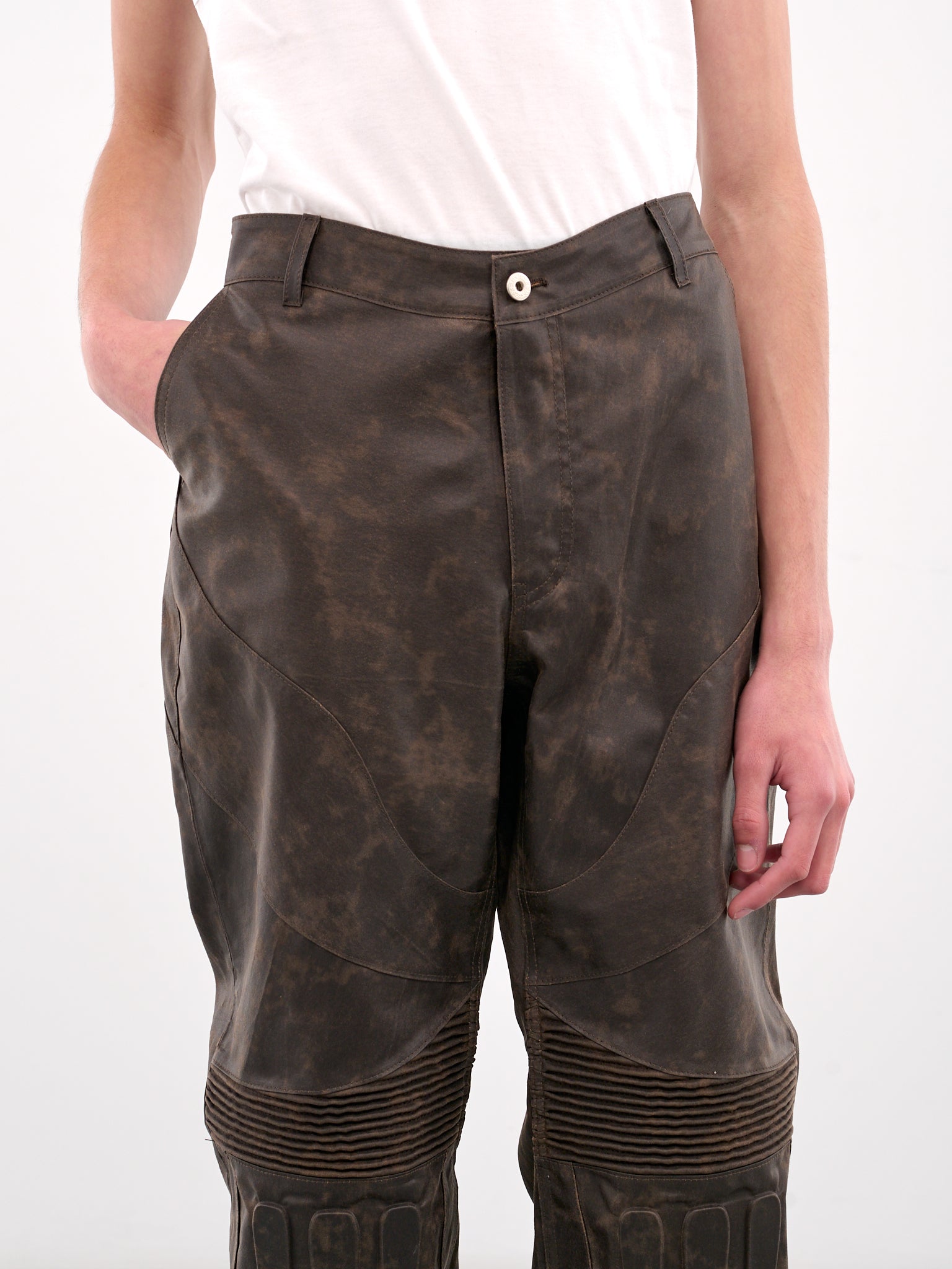 Embossing Faux Leather Trousers (T09-BROWN)