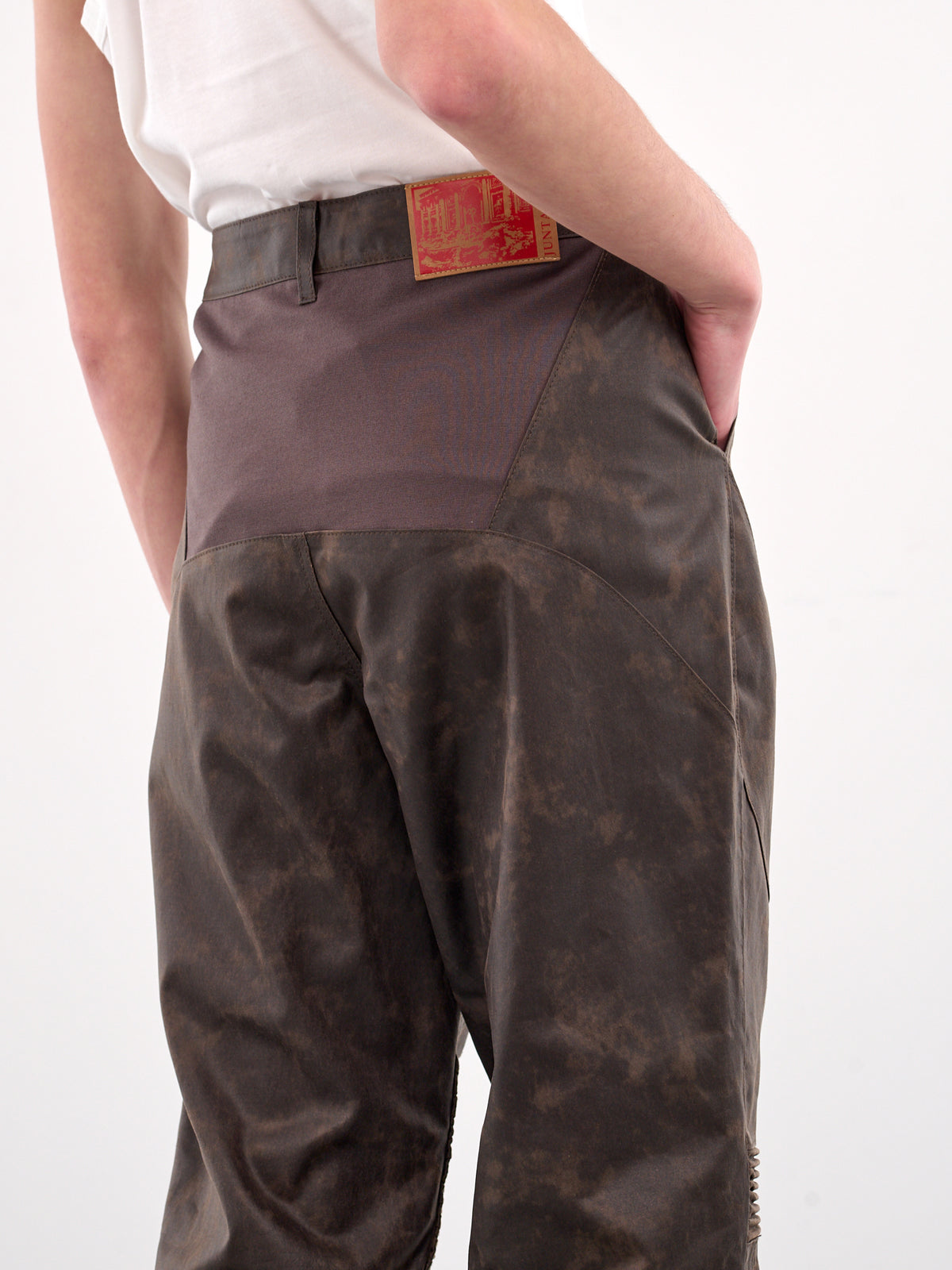 Embossing Faux Leather Trousers (T09-BROWN)