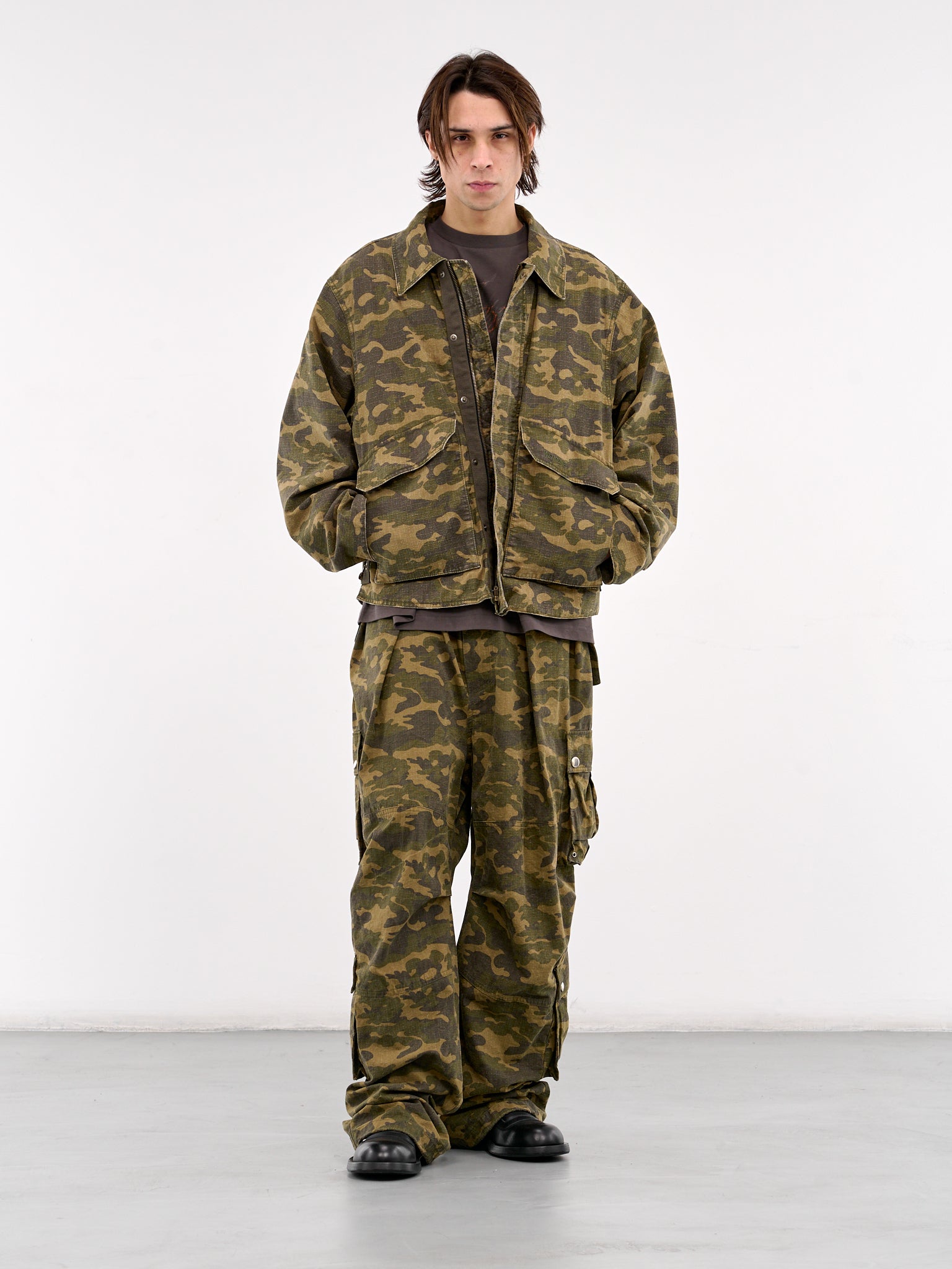 WE11DONE Camo Cargo Pants | H. Lorenzo - styled