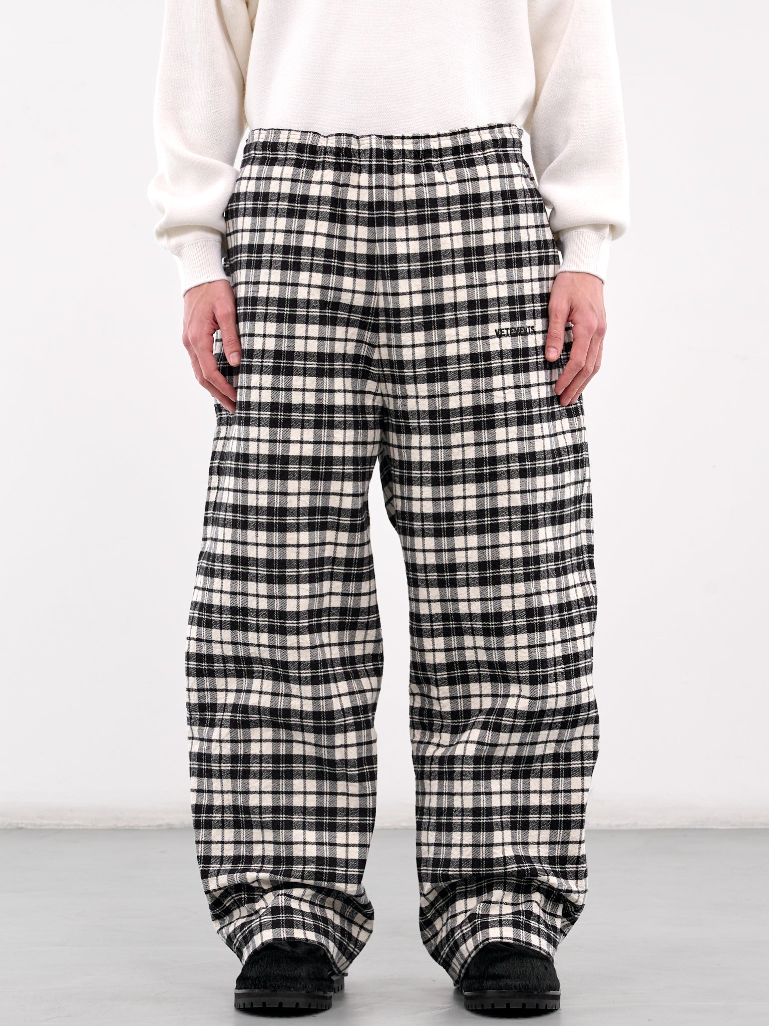 Metalized Wrinkled Pajama Pants (UA66PA120B-BLACK-CHECK)