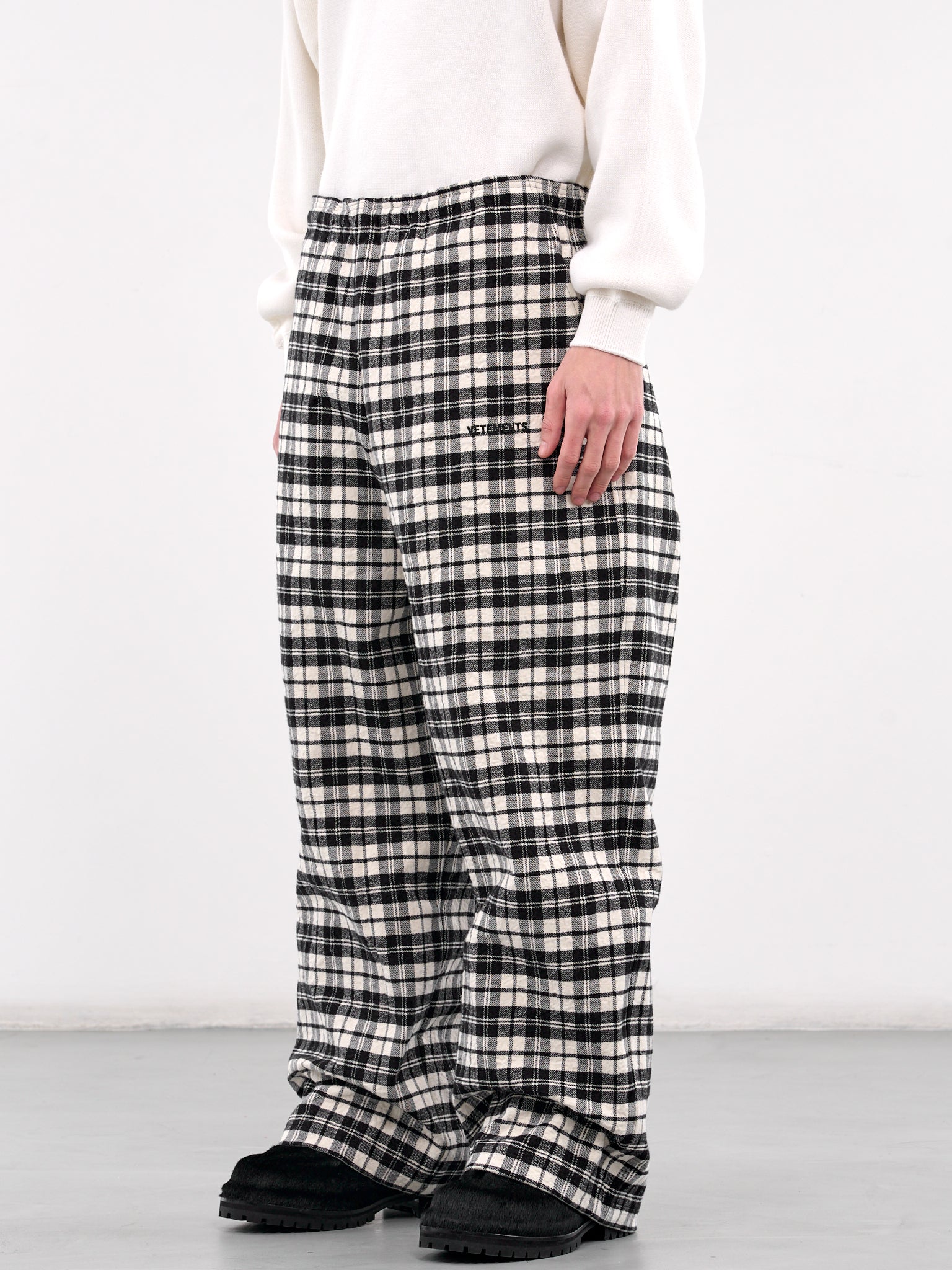 Metalized Wrinkled Pajama Pants (UA66PA120B-BLACK-CHECK)