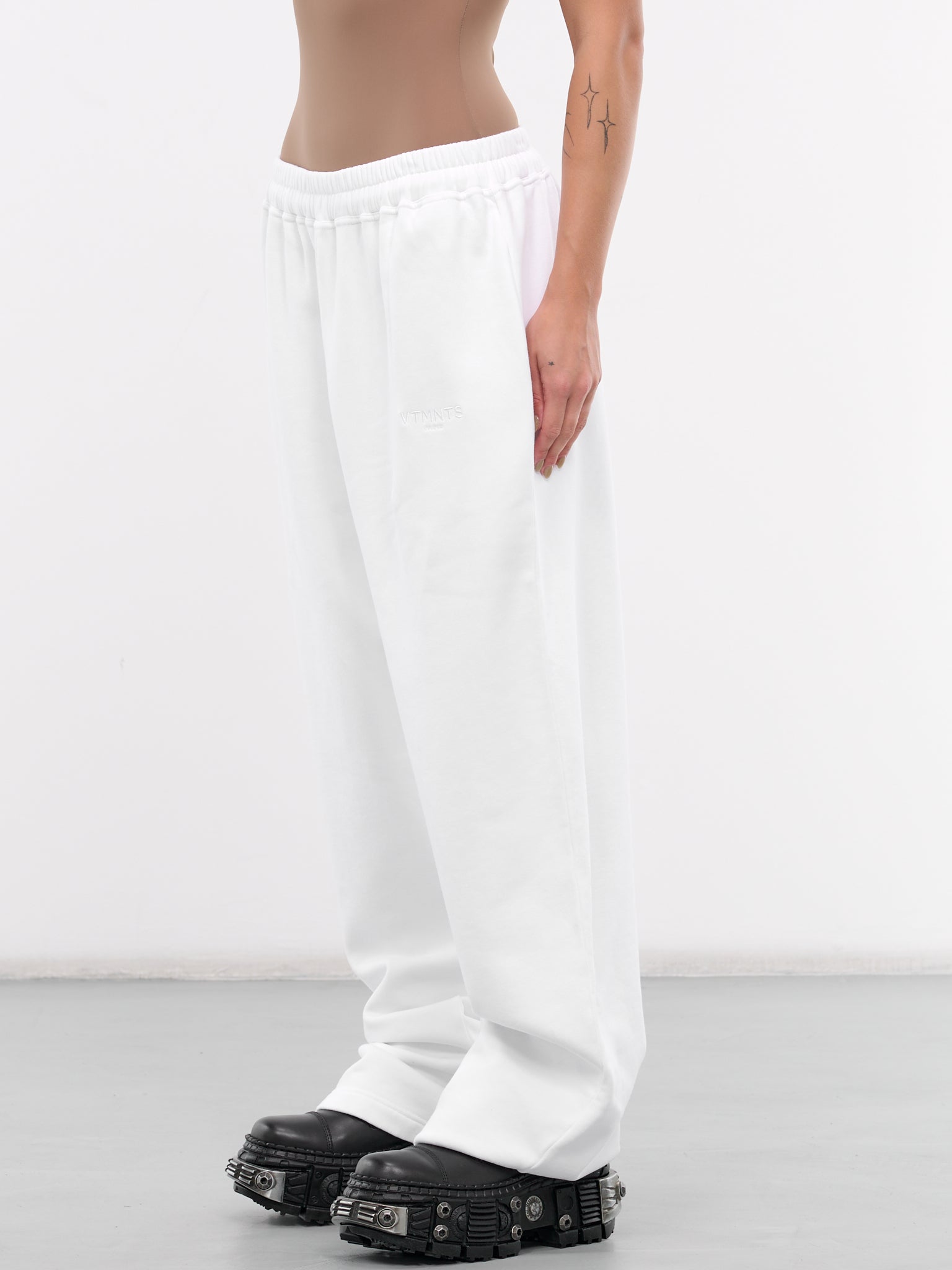 Logo Embroidered Sweatpants (VL22SP100W-WHITE)